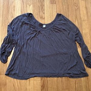 Women’s gray top